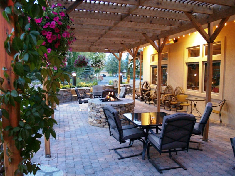 alpine-wy-restaurant-outdoor-dining