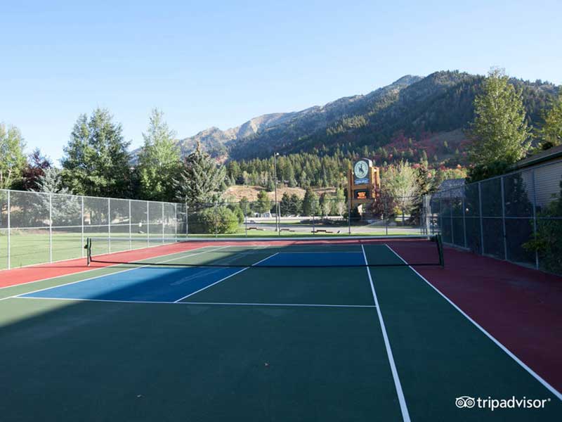 snake-river-resort-tennis-court