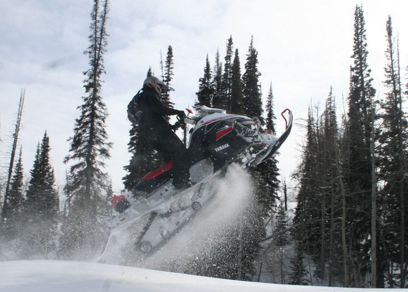 things-to-do-in-wyoming-snowmobiling