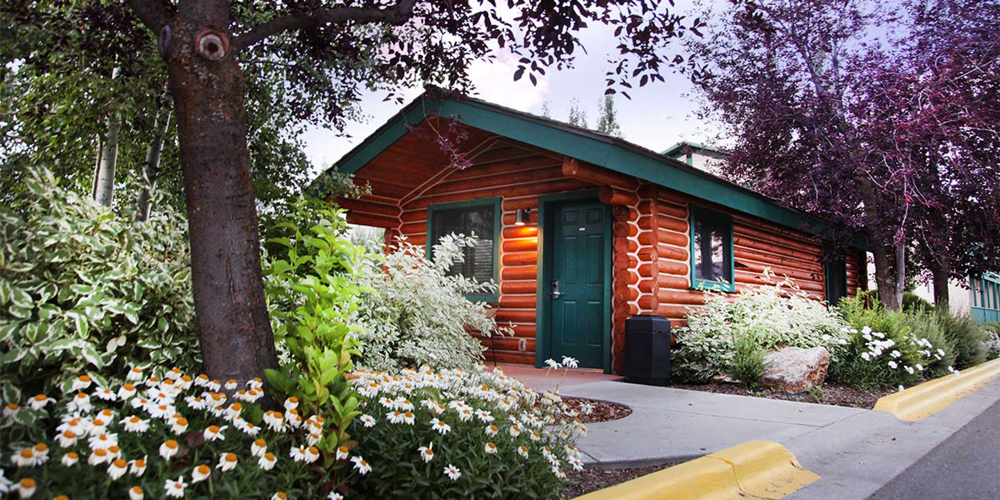 alpine wy hotels Flying Saddle cabin